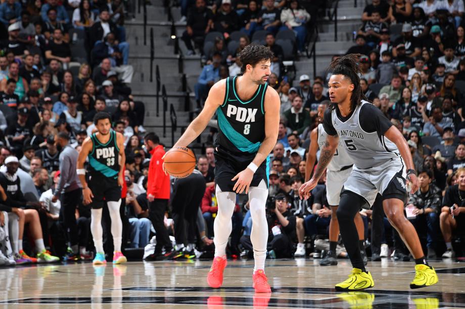 阿夫迪亚29+11+10杨瀚森2分 开拓者险胜马刺